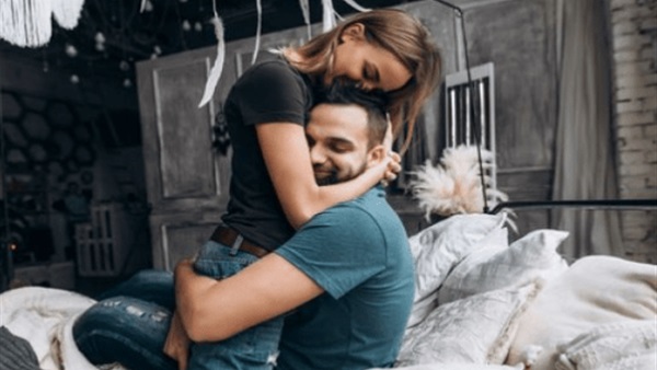 علامات تعلق الأنثي