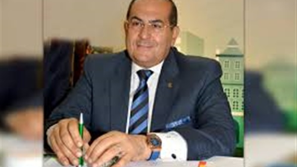 الدكتور ايمن عبدالمنعم