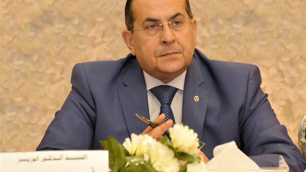 الدكتور ايمن عبد