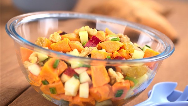 سلطة البطاطا والتفاح