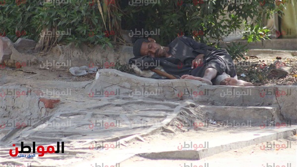 عم عطاء ينام فى الشارع