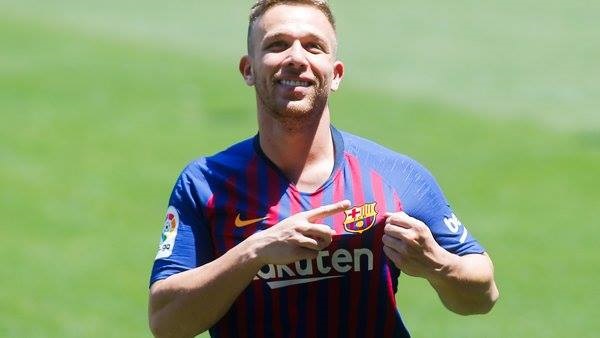 آرثر لاعب برشلونة