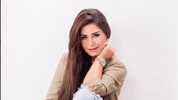 الفنانة منة فضالى