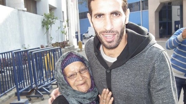 محمد ابوتريكه وأم