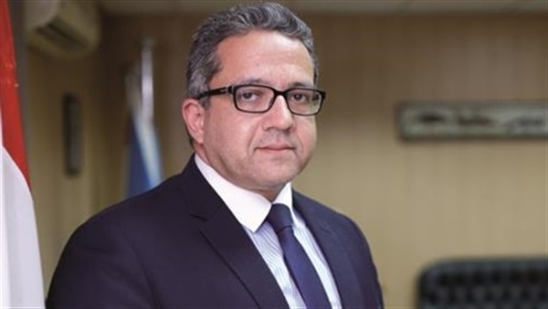 خالد عنانى وزير الاثار