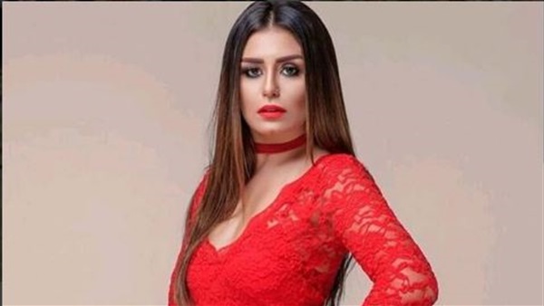 الفنانة منة فضالي