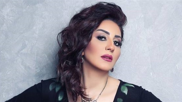 الفنانة وفاء عامر