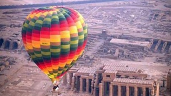 رحلة بالون طائر