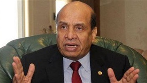 الفريق عبد العزيز