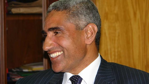 الدكتور عباس منصور