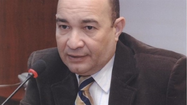 الكاتب الصحفي علاء