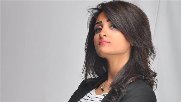 الفنانة دنيا النشار