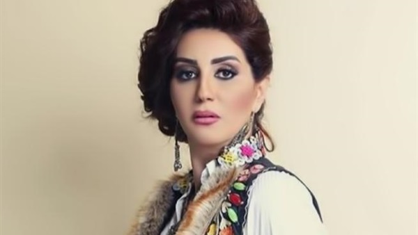 الفنانة وفاء عامر