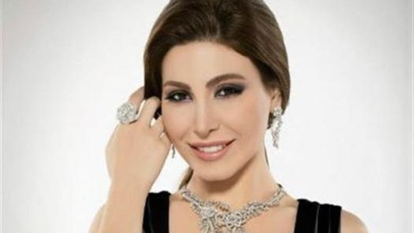 الفنانة يارا 