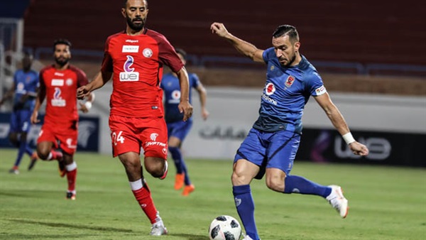 علي معلول لاعب الاهلي
