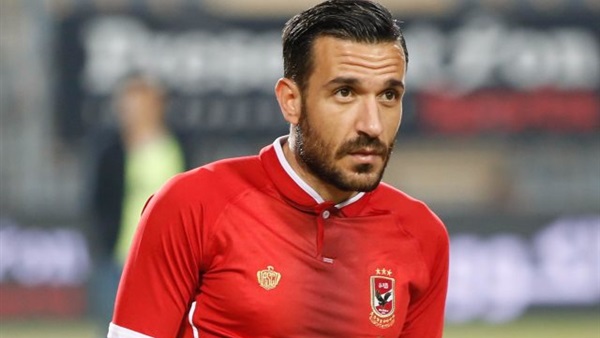 علي معلول لاعب الاهلى