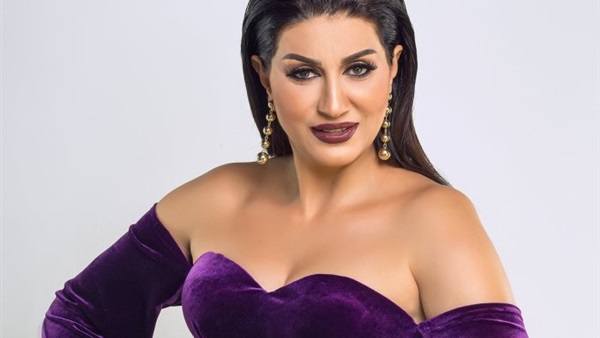 الفنانة وفاء عامر