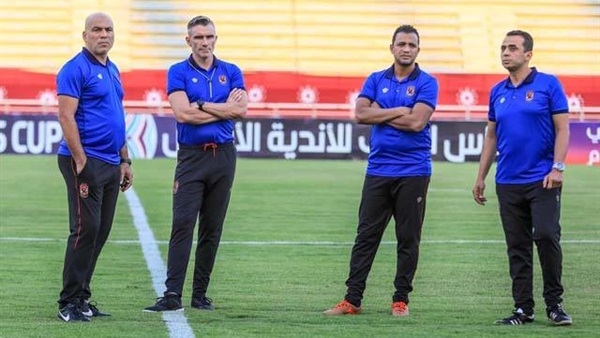 الجهاز الفني للنادي