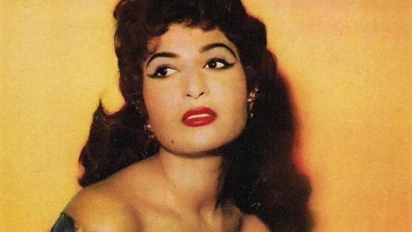 الفنانة نعيمة عاكف