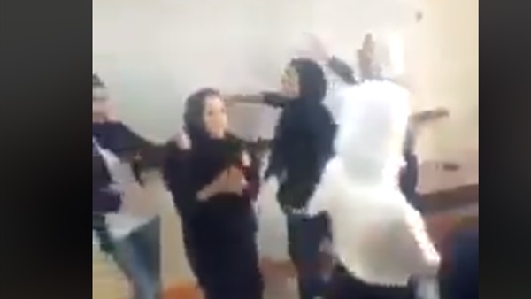 رقص طالبات داخل