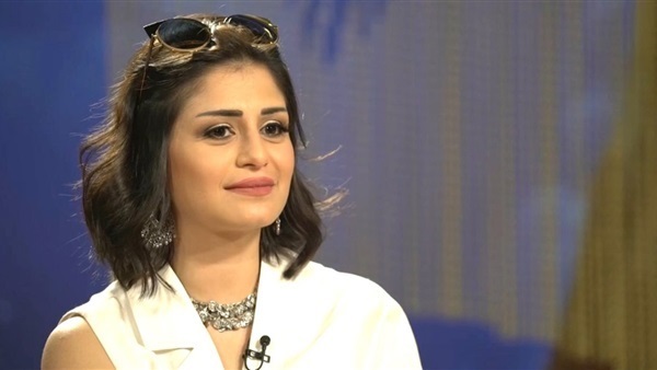 منة فضالي ببدلة رقص