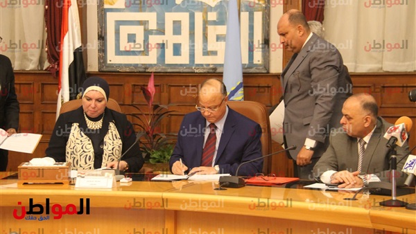 محافظ القاهرة توقيع