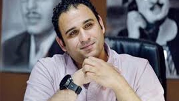 أكرم حسني في موقف