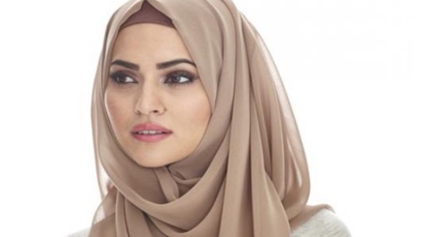 تنسق لفة الحجاب الأنسب