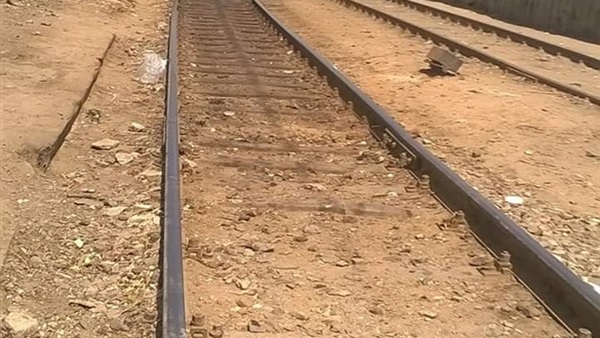 سقوط شاب أسفل قطار