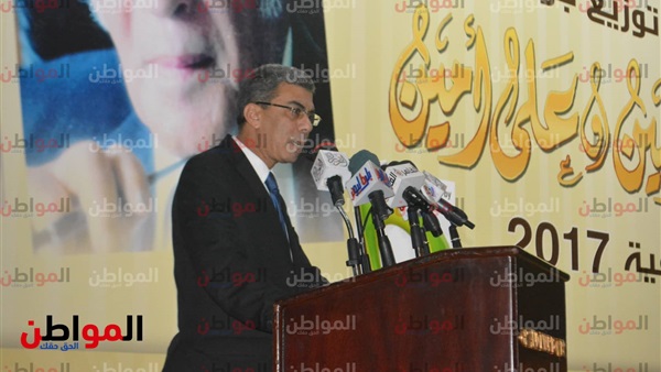 ياسر رزق