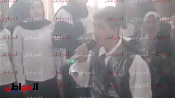 مكفوف يبدع في أغنية