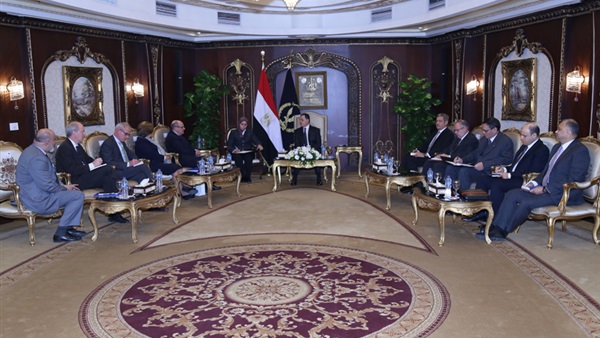وزير الداخلية يستقبل