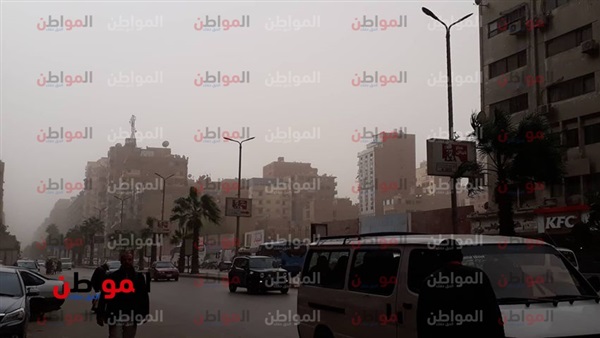 عاصفة ترابية فى شارع