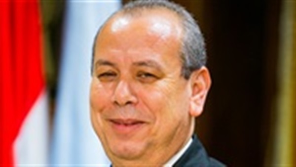 الدكتور إسمايل عبد