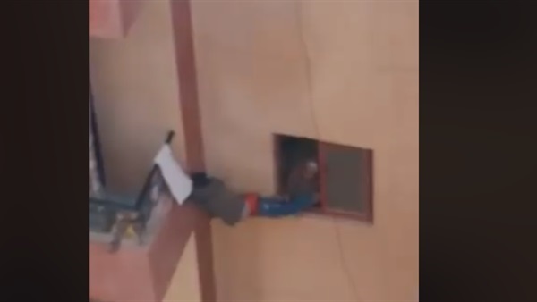 فيديو طفل البلكونة