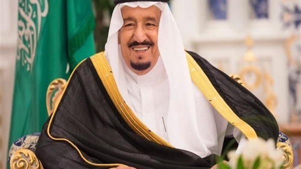 العاهل السعودي يشيد