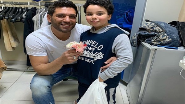 حسن الرداد مع الطفل