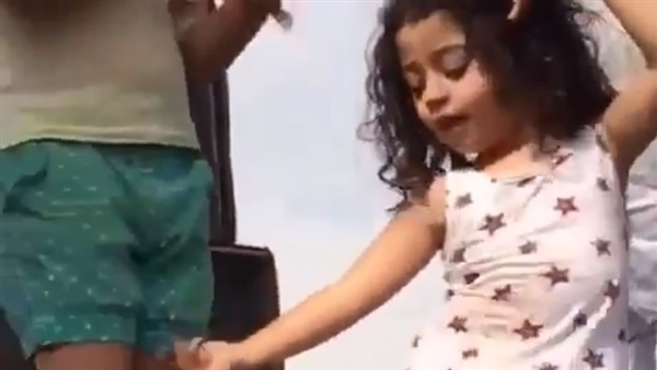 رقص طفلة