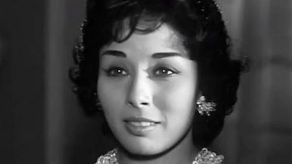 الفنانة لبني عبد
