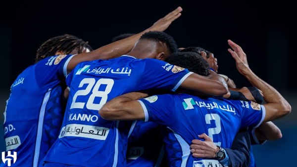 تشكيل الهلال أمام