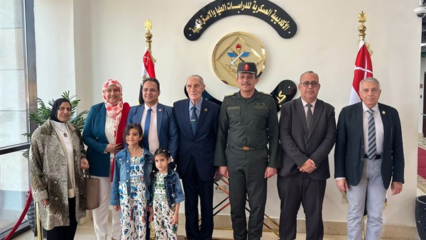 عقب انتهاء المناقشة