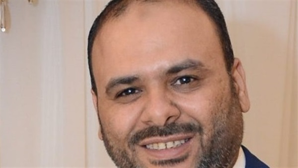 الكاتب الصحفي عبد