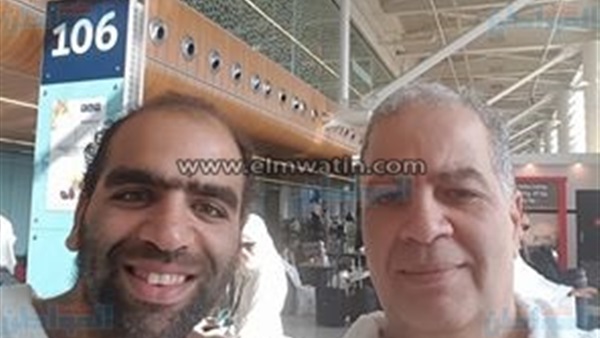 هاني زادة يؤدي مناسك
