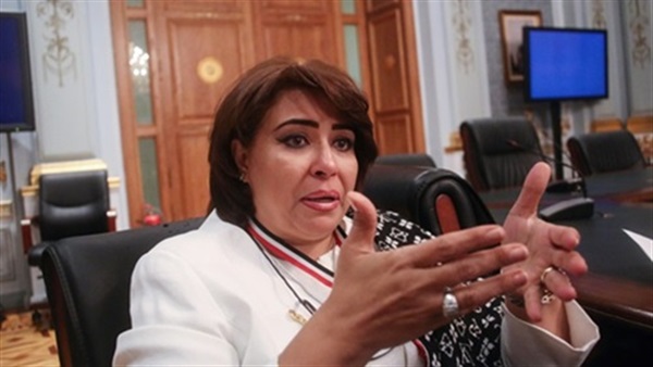 النائبة إيفلين متى