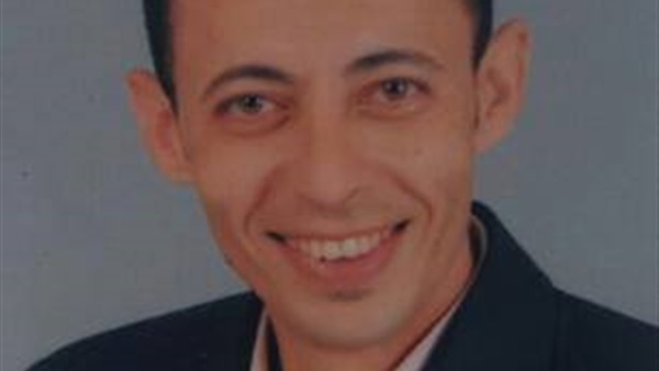 الكاتب الصحفي مدحت