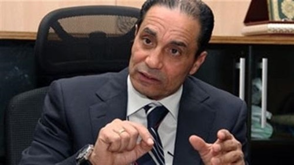 الدكتور سامي عبدالعزيز،