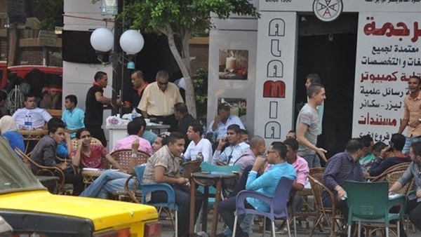 الطلاب على القهوة