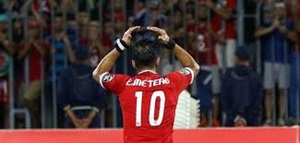 بالصور .. متعب يوقع