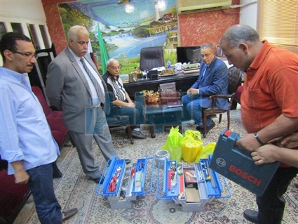 بالصور.. وكيل التعليم