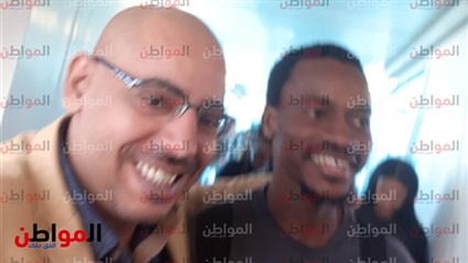 أفارقة مع رئيس تحرير